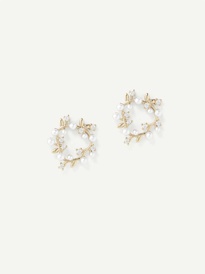 O&P Pearl Gold Wreath Studs