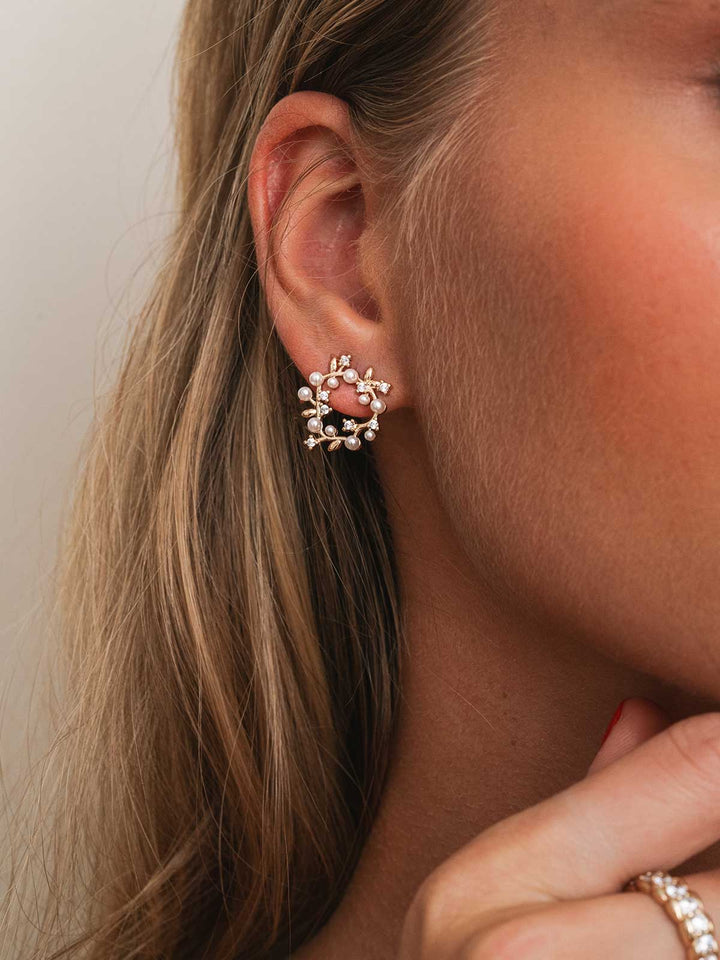 O&P Pearl Gold Wreath Studs