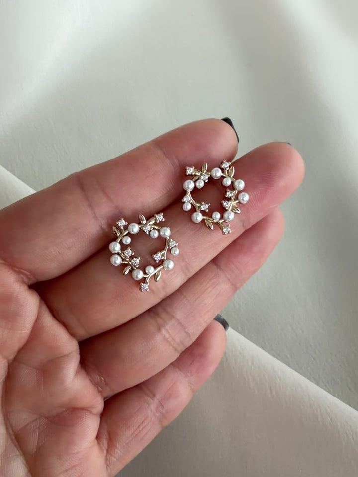 O&P Pearl Gold Wreath Studs